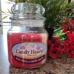 Yankee Candle Candy Hearts Swirl in Red and White 12oz